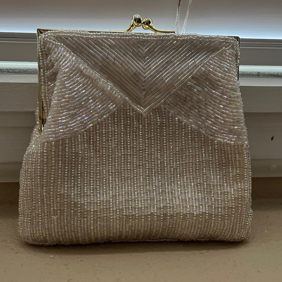 La Regale Handbags - La Regale Ivory Beaded Clutch